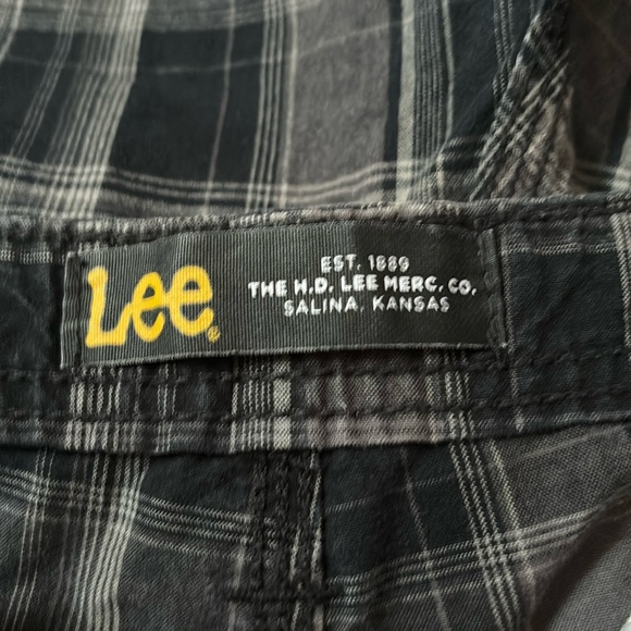 Lee black and grey plaid cargo shorts size 42 - Picture 3 of 6